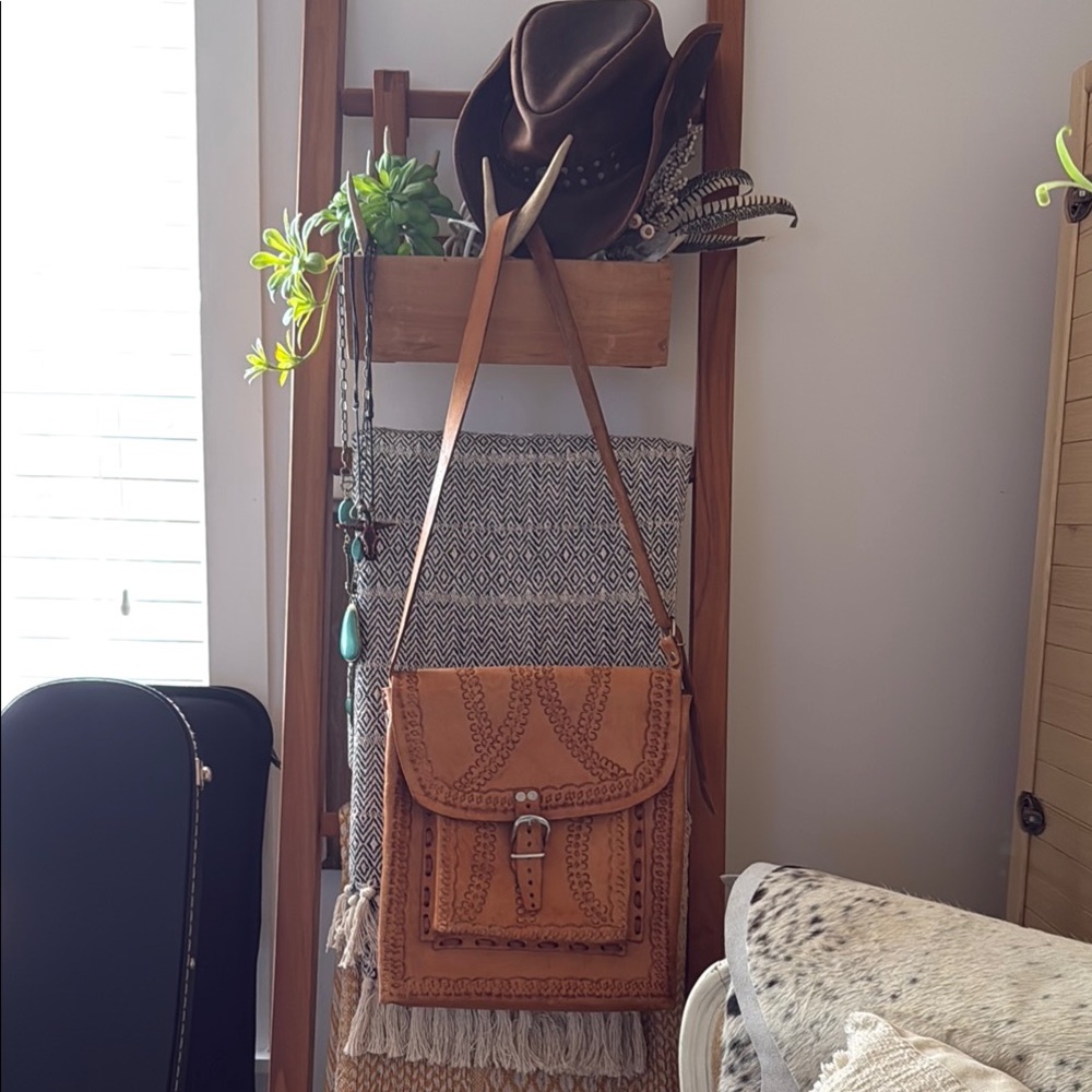 RARE FIND Vintage Boho Tan Leather Crossbody Bag